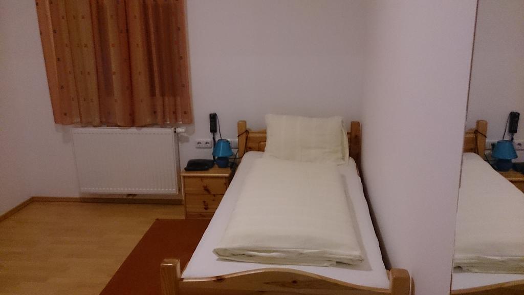Gasthof Zum Goldenen Pflug Amstetten Room photo